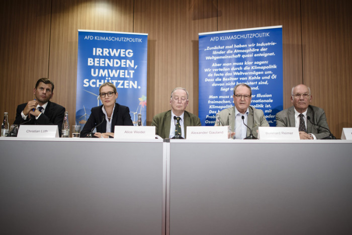 AFD-Pressekonferenz (v.l.n.r.): Christian Lueth, Alice Weidel, Alexander Gauland, Burkard Reimer und Michael Limburg Foto: epa/Clemens Bilan