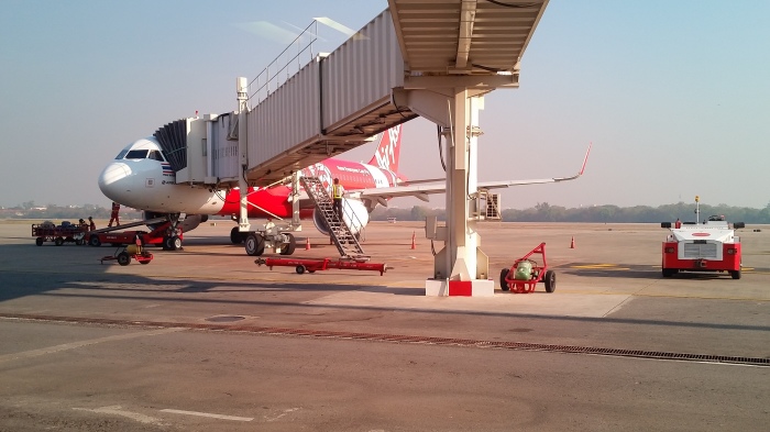 Eine Maschine der Thai AirAsia auf dem Flughafen Udon Thani. Foto: Jahner