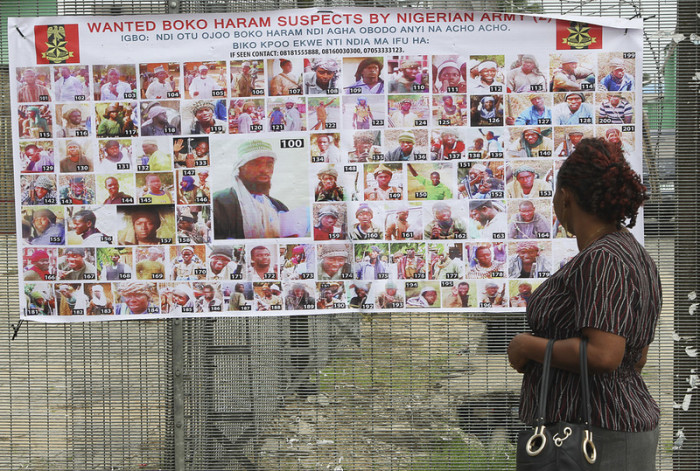 Ein Plakat informiert über gesuchte Terroristen in Tschad. Foto: epa/Tife Owolabi