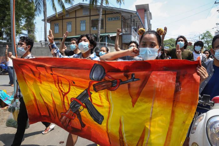 Protest gegen den Militärputsch in Myanmar, in Mandalay. Foto: epa/Stringer