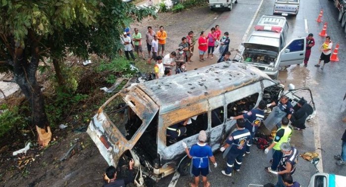 Der Minibus wurde bei dem Unfall komplett zerstört. Foto: The Nation