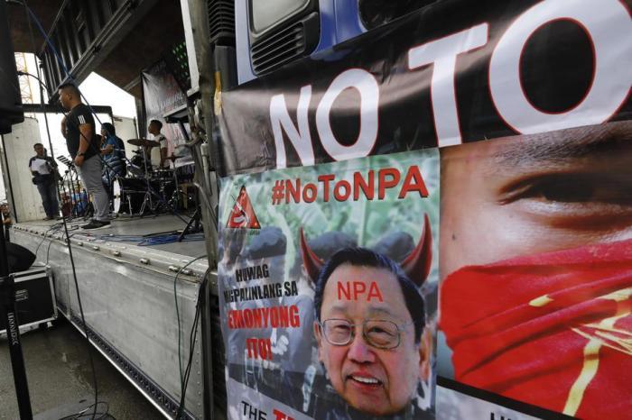 Protest gegen die Communist Party of the Philippines in Quezon City. Foto: epa/Rolex Dela Pena