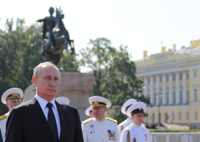 Russlands Präsident Wladimir Putin (vorne.). Foto: epa/Michael Klimentyev/SPUTNIK/KREML