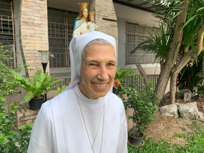 Immer fröhlich – so ist Schwester Ana Rosa Sivori. Die in Thailand als Missionarin arbeitende Argentinierin freut sich auf Papst Franziskus, mit dem sie verwandt ist. Fotos: Lenz/ Dunsbach
