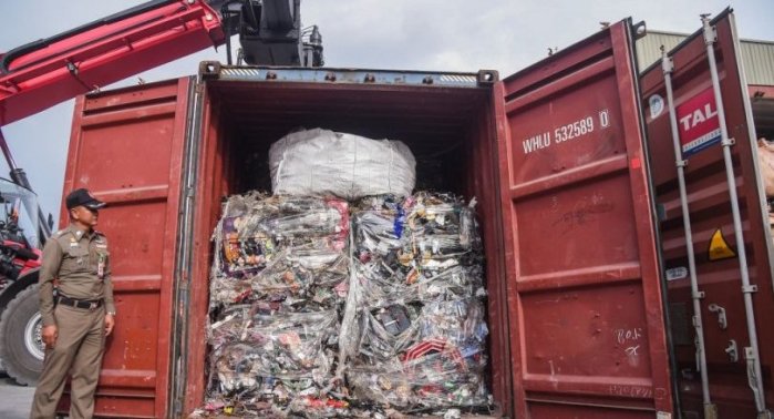 Künftig sollen alle Container mit importiertem Müll geröntgt werden. Foto: The Nation