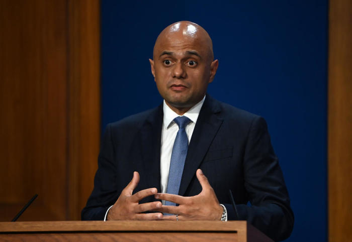 Englands Gesundheitsminister Sajid Javid spricht auf einer Pressekonferenz in der Downing Street in London. Foto: epa/Neil Hall