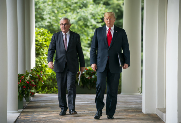 US-Präsident Donald J. Trump (r.) und EU-Kommissionspräsident Jean-Claude Juncker (l.). Foto: epa/Jim Lo Scalzo
