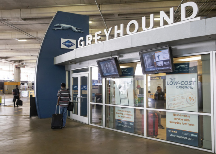 Der Greyhound-Busfahrkartenschalter am Busbahnhof Union Station. Foto: epa/Erik S. Lesser