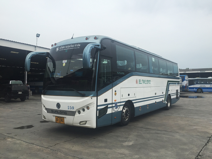 Der Flughafenbus von Bell's Travel Service zwischen dem internationalen Flughafen Suvarnabhumi in Bangkok sowie Pattaya und Hua Hin ist wieder in Betrieb. Foto: Bell's Travel Service