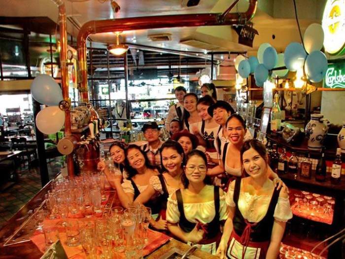 In den nächsten Monaten begrüßt das Team des Old German Beerhouse seine Gäste im neuen Lokal in der Soi 13. Foto: Old German Beerhouse