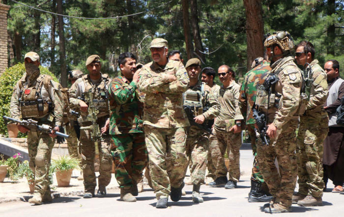 Afghanische Sicherheitsbeamte treffen als Teil einer Verstärkung im Kampf gegen militante Taliban ein, die sich Zugang zu der Stadt Herat verschaffen wollen. Foto: epa/Jalil Rezayee