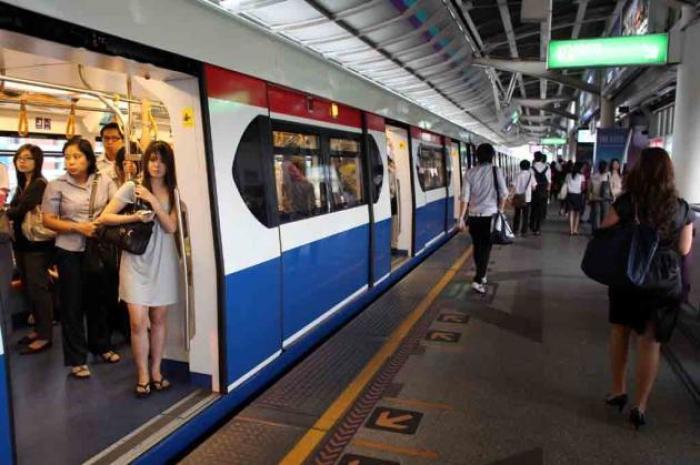 Derzeit nutzen rund 1,16 Millionen Menschen pro Tag das schienengebundene öffentliche Nahverkehrssystem in Bangkok. Foto The Nation