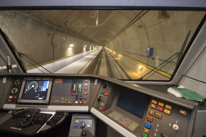  Der Gotthard-Basistunnel wurde gerade erfolgreich fertiggestellt, da denkt man bereits über das nächste Tunnel-Großprojekt nach. Foto: epa/Urs Flueeler