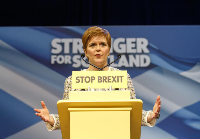 SNP-Chefin Nicola Sturgeon bei der Vorstellung des SNP-Manifests in Glasgow. Foto: epa/Robert Perry