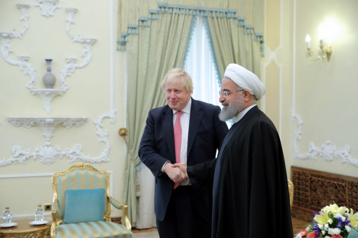  Boris Johnson (l.) bei seinem Treffen mit dem Präsidenten Irans, Hassan Ruhani. Foto: epa/Presidential Office/ Handout