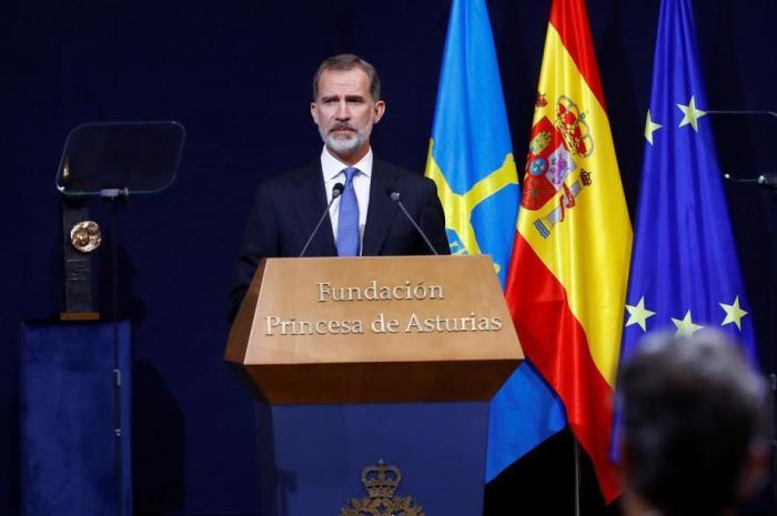 König Felipe VI. von Spanien hält eine Rede während der Preisverleihung der Prinzessin von Asturien 2020, die im Hotel La Reconquista in Oviedo stattfindet. Foto: epa/Ballesteros