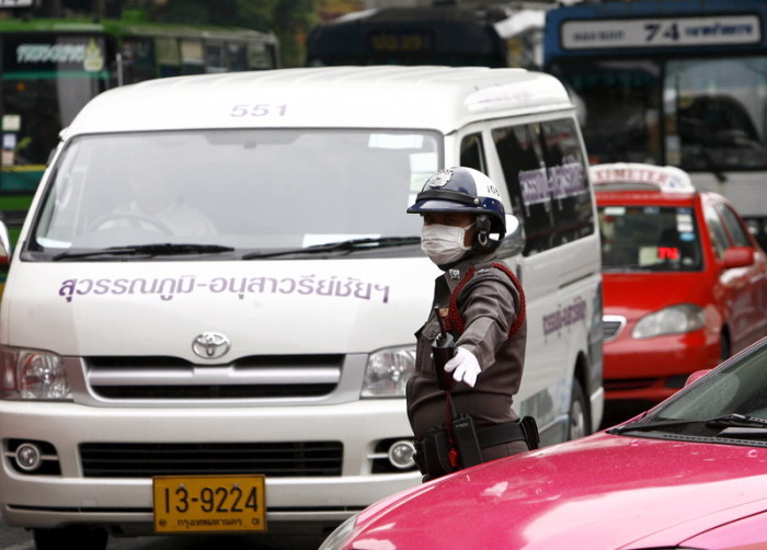 Verkehrspolizist in Bangkok. Foto: epa/Narong Sangnak