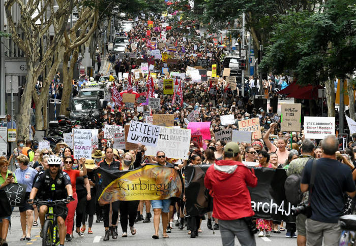 Women's march 4 justice in Brisbane. Foto: epa/Dave Hunt
