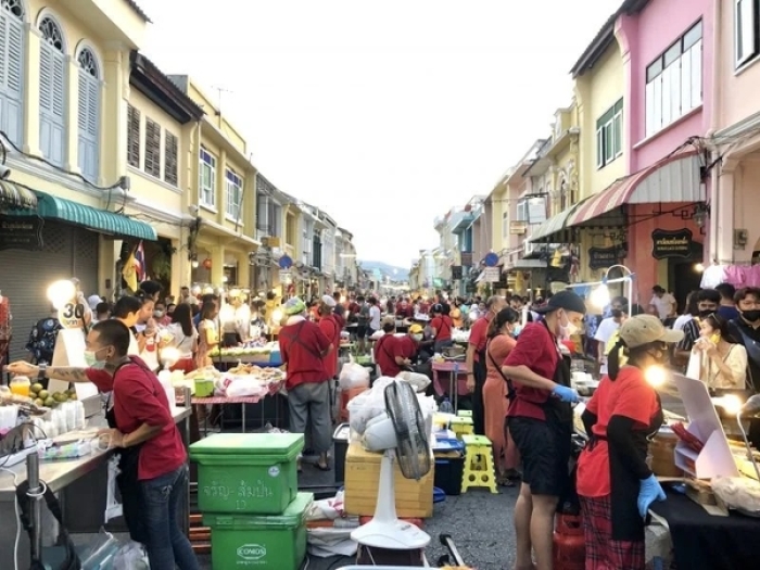 Gut besucht präsentierte sich der Sunday Walking Street Market am Tag seiner Wiedereröffnung. Foto: The Nation