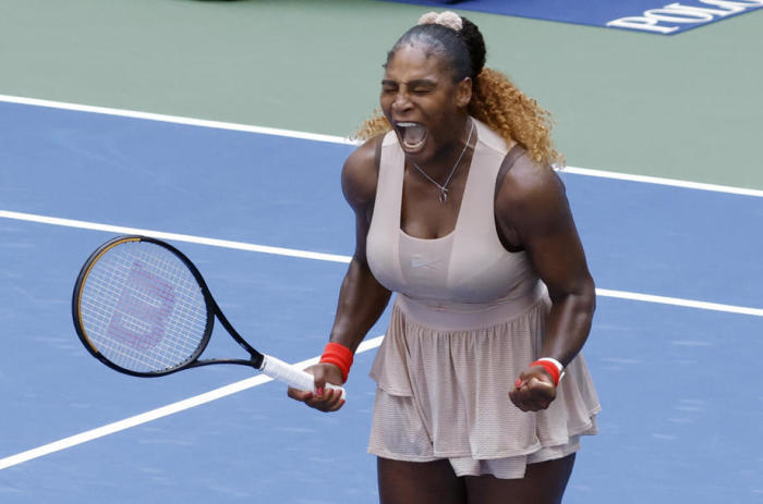 Die Amerikanerin Serena Williams reagiert nach dem Sieg über Maria Sakkari aus Griechenland bei den US Open Tennis Championships im USTA National Tennis Center in Flushing Meadows. Foto: epa/Jason Szenes