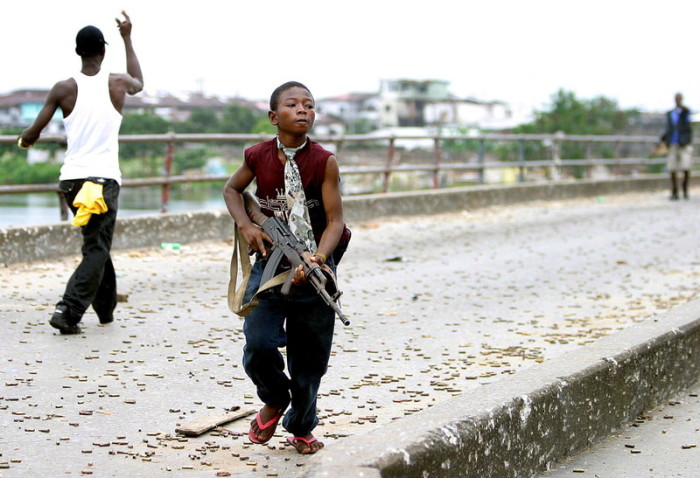 Kindersoldaten in Nigeria. Foto: epa/Nic Bothma