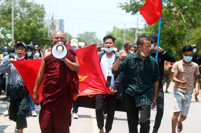 Ein Demonstrationszug während einer Anti-Militärputsch-Demonstration in Mandalay. Foto: epa/Stringer