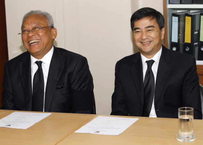 Anklagen gegen Abhisit und Suthep zurückgewiesen