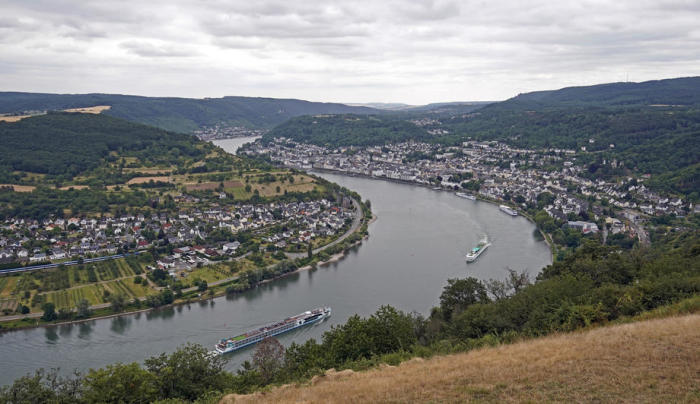 Der Blick vom Gedeonseck auf die Rheinschleife in Poppard. Archivfoto: epa/epa07703382