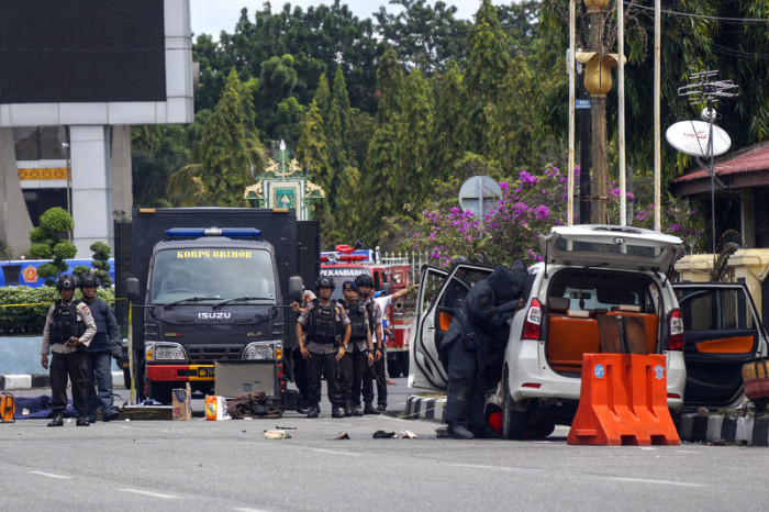 Bei dem Vorfall in Pekanbaru wurde ein Polizist getötet, ebenfalls vier der Angreifer. Foto: epa/Rony Muharrman