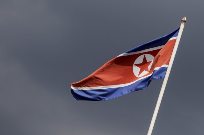 Eine nordkoreanische Flagge weht im Wind. Foto: epa/Fazry Ismail
