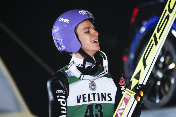  Andreas Wellinger aus Deutschland, dritter Platz FIS-Skisprung-Weltmeisterschaft in Ruka bei Kuusamo, Finnland. Foto: epa/Markku Ojala