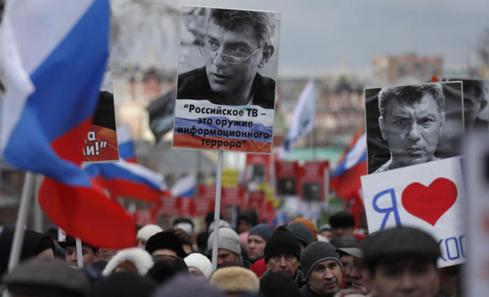 Trauermarsch für den ermordeten Putin-Kritiker Boris Nemzow in Moskau. Foto: epa/Yuri Kochetkov