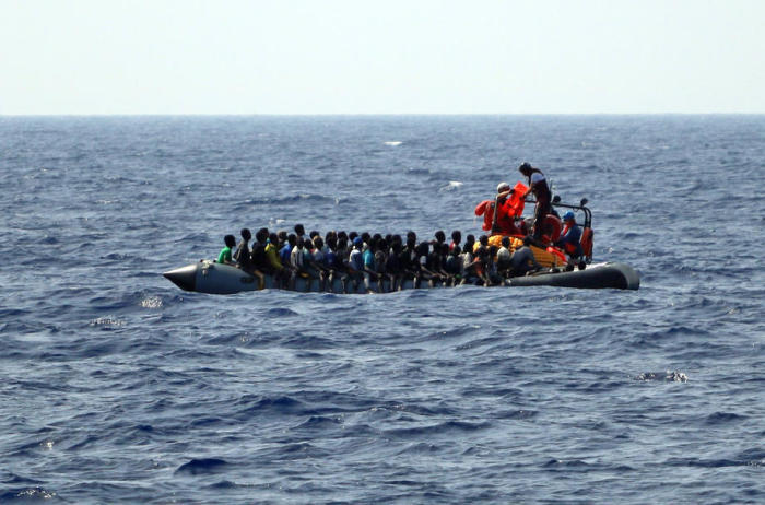 NGO-Schiffe retten Migranten im Mittelmeer. Foto: epa/Hannah Wallace Bowman Handout