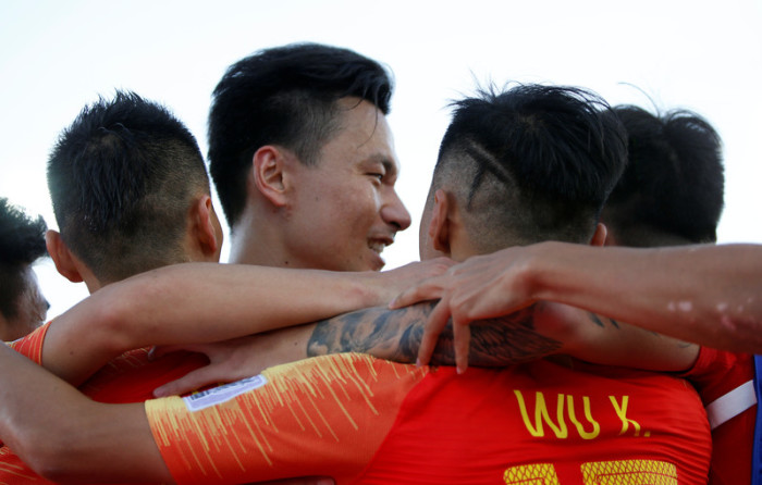 Die Spieler der chinesischen Mannschaft feiern ihren Sieg. Foto: epa/Ali Haider