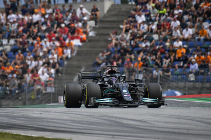 Britischer Formel-1-Pilot Lewis Hamilton von Mercedes in Aktion während des Formel-1-Grand-Prix von Österreich auf dem Red Bull Ring in Spielberg. Foto: epa/Ronald Wittek