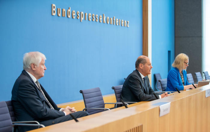 Bundespressekonferenz zur Hochwasserhilfe des Bundes in Berlin. Foto: epa/Andreas Gora / Pool