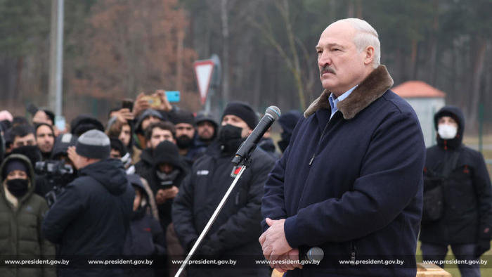 Weißrusslands Präsident Alexander Lukaschenko trifft sich mit Migranten im TLC Bruzgi