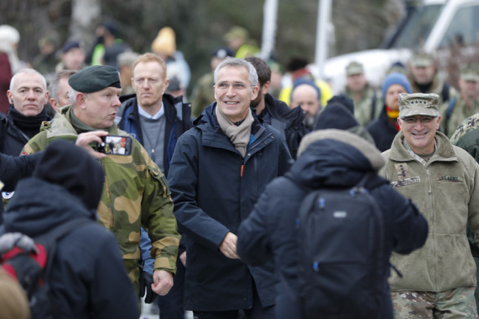 NATO-Generalsekretär Jens Stoltenberg (M.). Foto: epa/Gorm Kallestad