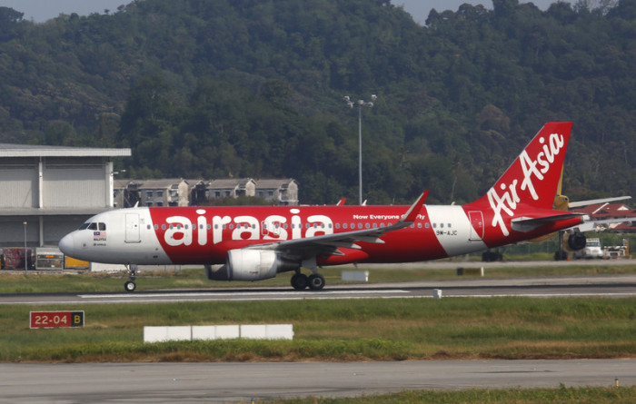 Maschine der Billigfluggesellschaft AirAsia. Foto: epa/Barbara Walton