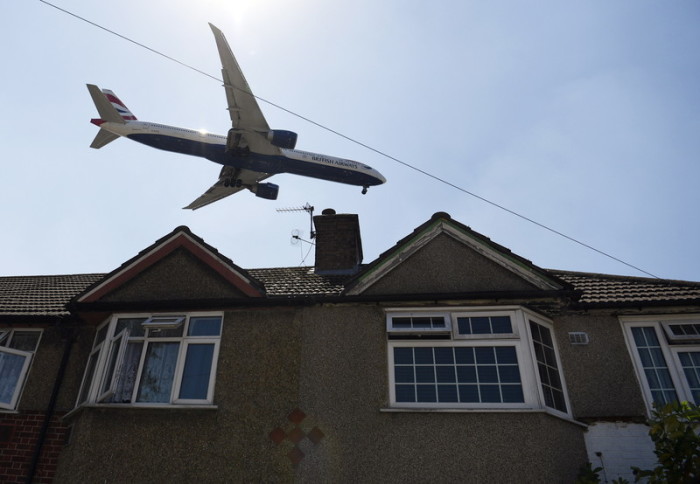 Eine Maschine der Fluggesellschaft beim Landeanflug auf den Londoner Flughafen Heathrow. Foto: epa/Neil Hall