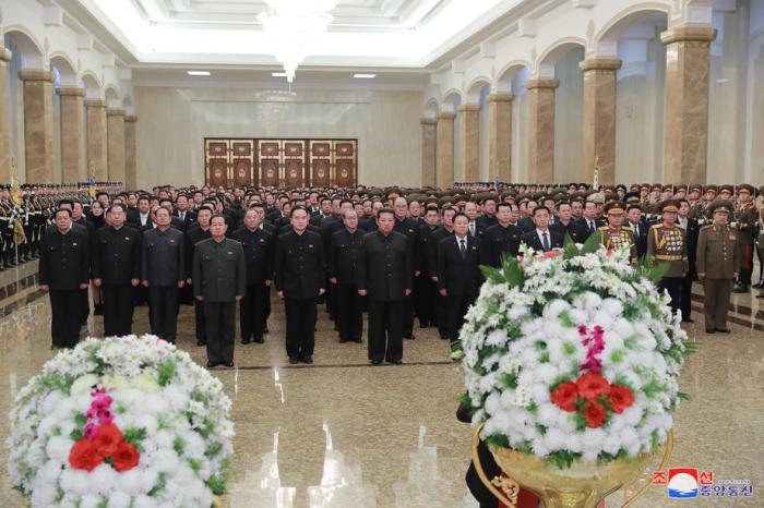 Nationaler Gedenkgottesdienst für den Vorsitzenden Kim Jong Il. Foto: epa/Kcna