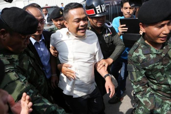 Jatuporn Prompan bei seiner Festnahme in Samut Sakhon. Foto: The Nation