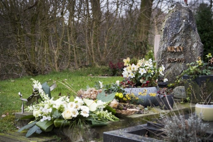 Ein Blick auf das Grab von Nicky Verstappen in Heibloem. Foto: epa/Piroschka Van Der Wouw