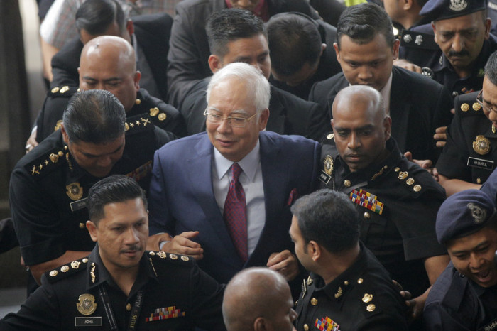Najib Razak bei seiner Ankunft im Gericht. Foto: epa/Ahmad Yusni
