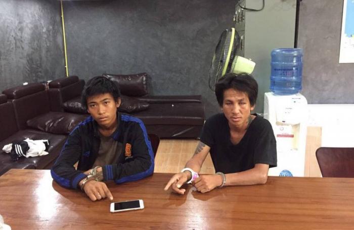 Zwei der drei Täter, die einer deutschen Urlauberin die Handtasche geklaut hatten. Foto: Phuket Gazette