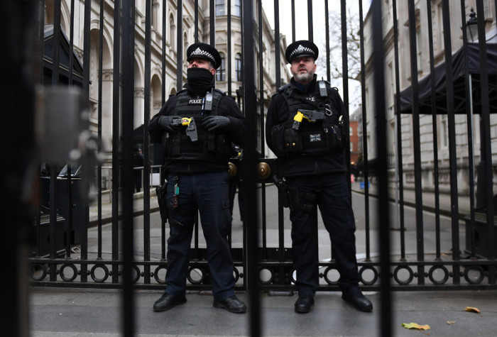 Sicherheitskräfte in London. Foto: epa/Andy Rain