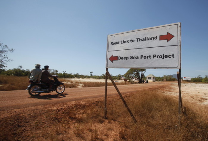 Von der Militärdiktatur zum Business-Zentrum: Myanmar will mit einem gigantischen Hafenprojekt die Handelsströme in Asien aufmischen. Das bitterarme Volk wird vertrieben und protestiert.  Foto: epa/Nyein Chan Naing