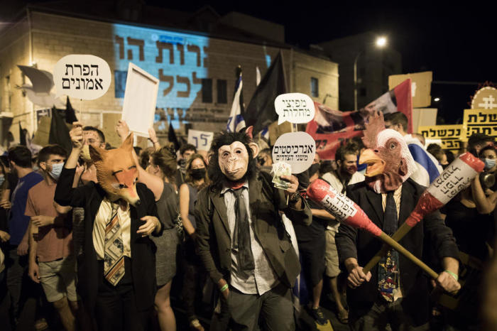 Die Leute protestieren gegen den israelischen Ministerpräsidenten Benjamin Netanjahu. Foto: epa/Abir Sultan