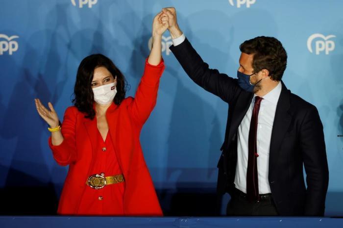 Die Regionalpräsidentin von Madrid und Kandidatin zur Wiederwahl Isabel Diaz Ayuso (L) . Foto: epa/Mariscal