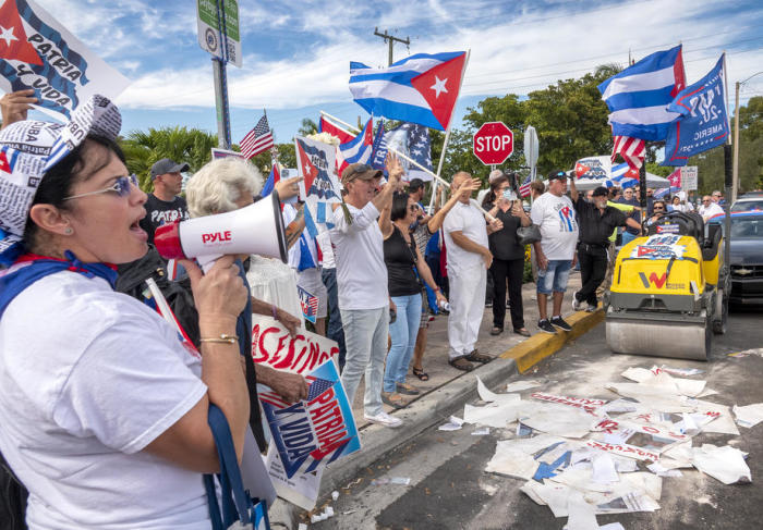 Demonstration in Miami zur Unterstützung der Proteste in Kuba. Foto: epa/Cristobal Herrera-ulashkevich